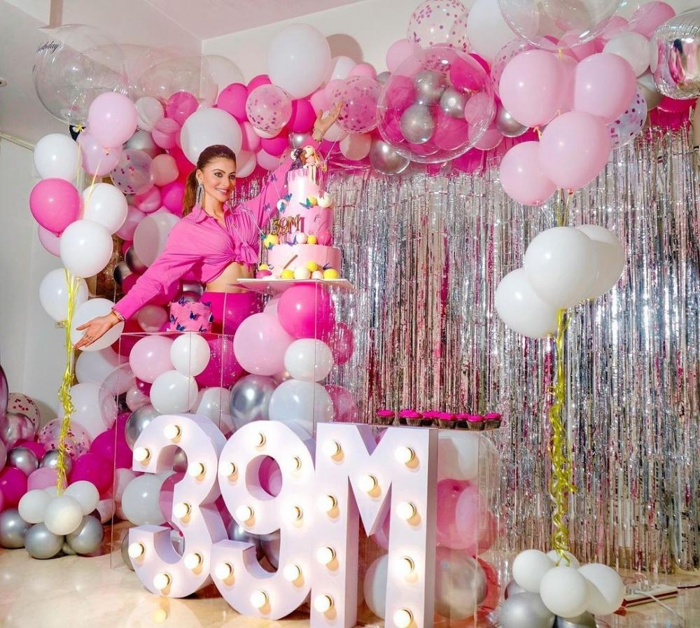 The Weekend Leader - Urvashi Rautela garners 39 million Instagram followers